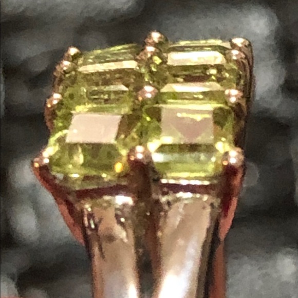 Hebei Peridot Ring - Picture 4 of 4